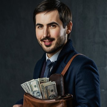 Kevin Rose holding a stack of cash