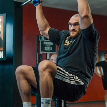 Tyson Fury doing abs exercises